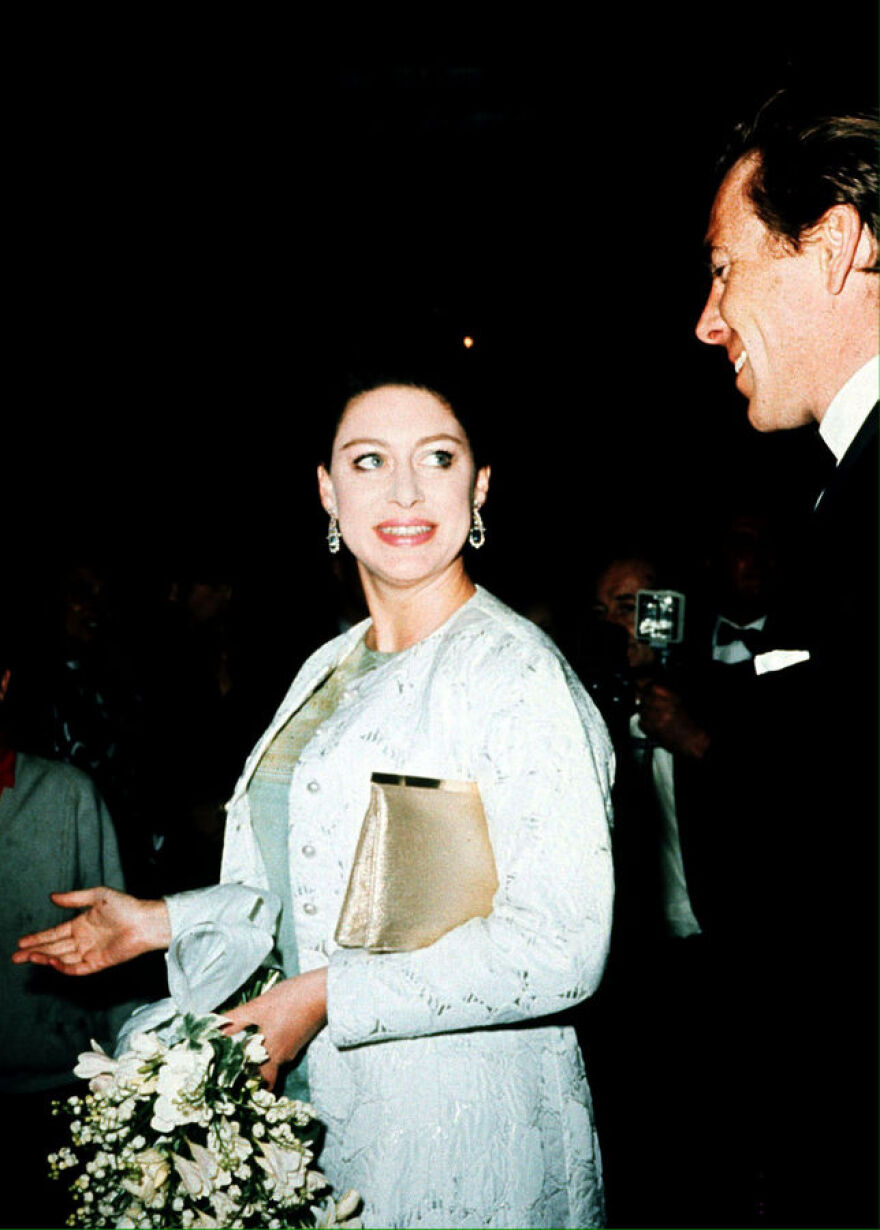 Η γυμνή ηλιοθεραπεία της Νταϊάνας, η αλκοολική Μαργαρίτα και η δικτάτορας Μέγκαν Μαρκλ - Στη φόρα τα άπλυτα του Kensington Palace