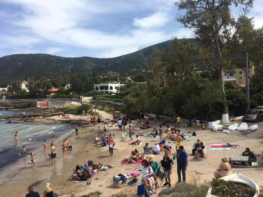 Παραλίες: Κόσμος και σήμερα στις παραλίες - Δείτε εικόνες και βίντεο