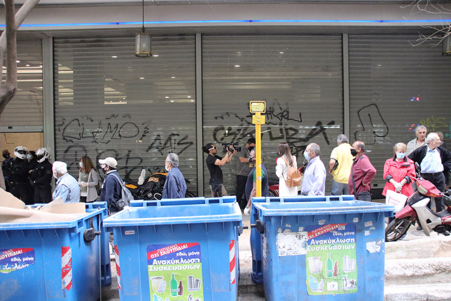 ΔΕΗ: Απίστευτες ουρές στα ταμεία της Αριστείδου - Δεν κόβουμε το ρεύμα απαντά η επιχείρηση