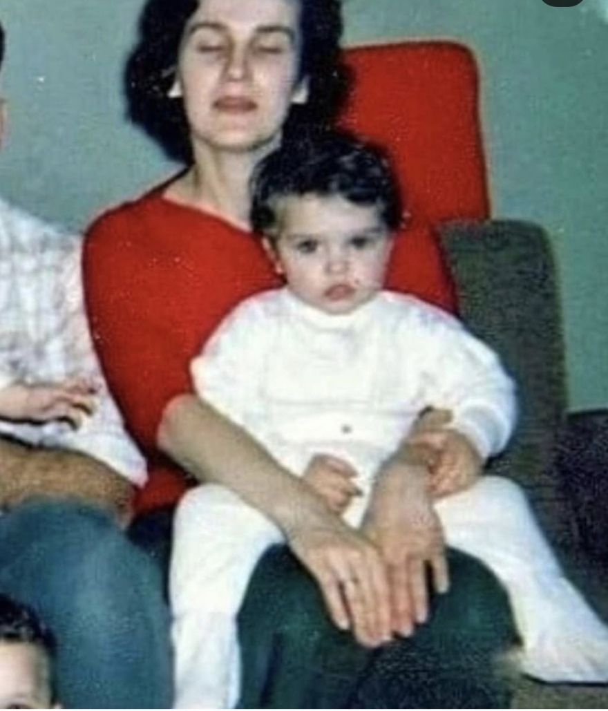 Γιορτή της Μητέρας: Διάσημοι μας έδειξαν τις μαμάδες τους