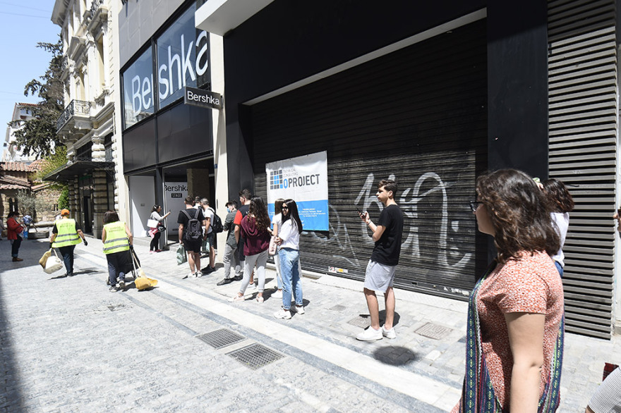 Άρση μέτρων - Καταστήματα: Άνοιξαν με ατμοκαθαριστές και αποστειρωτές - Δείτε βίντεο