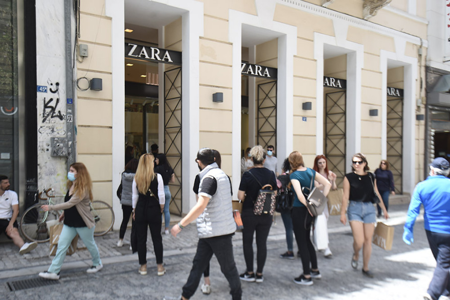 Άρση μέτρων - Καταστήματα: Άνοιξαν με ατμοκαθαριστές και αποστειρωτές - Δείτε βίντεο