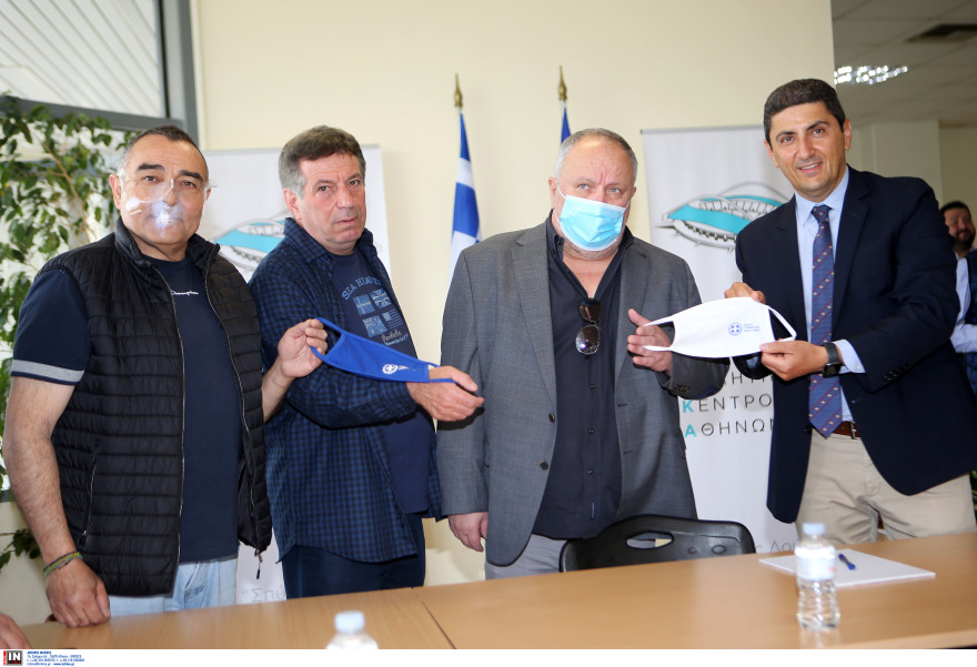 Παραδόθηκαν από τον Λευτέρη Αυγενάκη 2.500 μάσκες σε εργαζομένους της ΓΓΑ