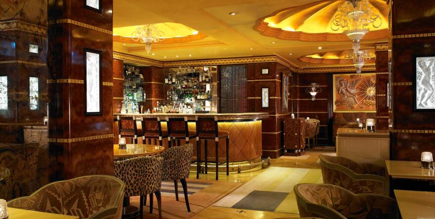 Ρομάν Κροτ: H συναρπαστική διαδρομή του μπάρμαν που έφυγε από το Παρίσι για την Αθήνα 