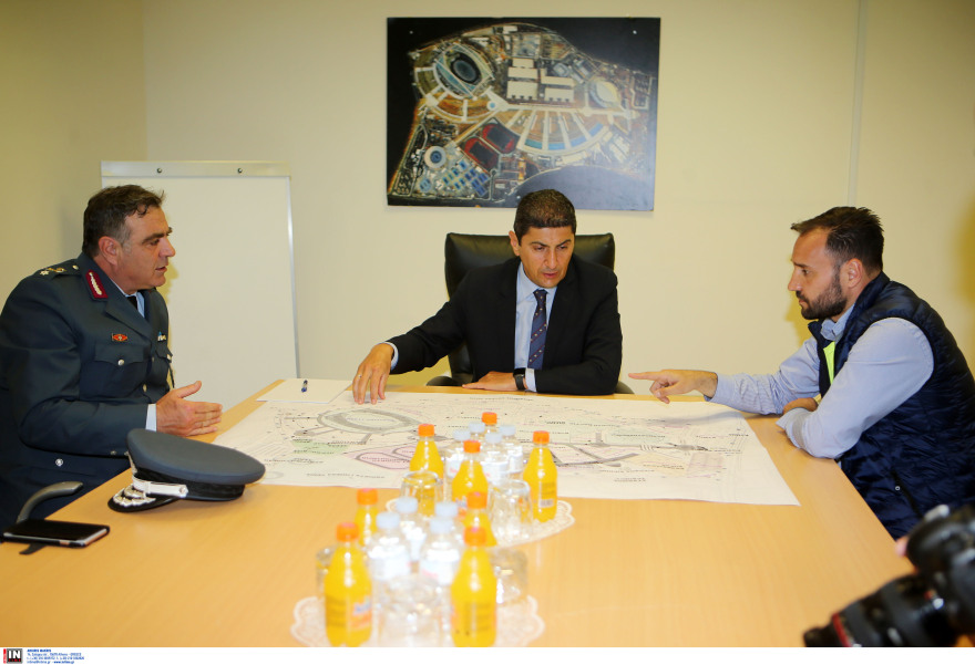 Παραδόθηκαν από τον Λευτέρη Αυγενάκη 2.500 μάσκες σε εργαζομένους της ΓΓΑ