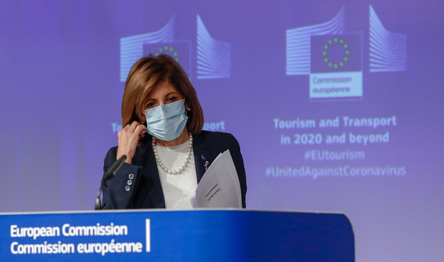 Χωρίς κενές θέσεις, αλλά με μάσκα στα αεροπλάνα - Δείτε όλο το σχέδιο της ΕΕ για τον τουρισμό