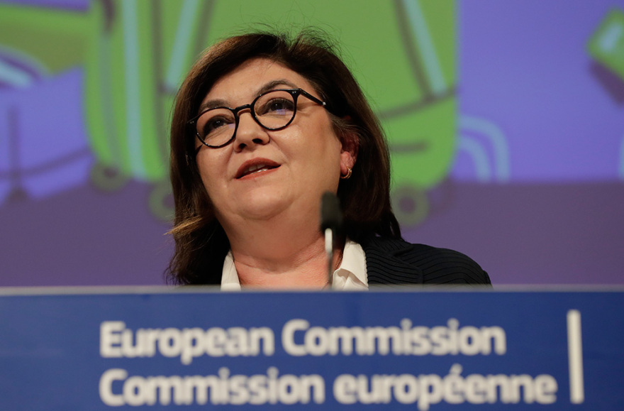 Χωρίς κενές θέσεις, αλλά με μάσκα στα αεροπλάνα - Δείτε όλο το σχέδιο της ΕΕ για τον τουρισμό