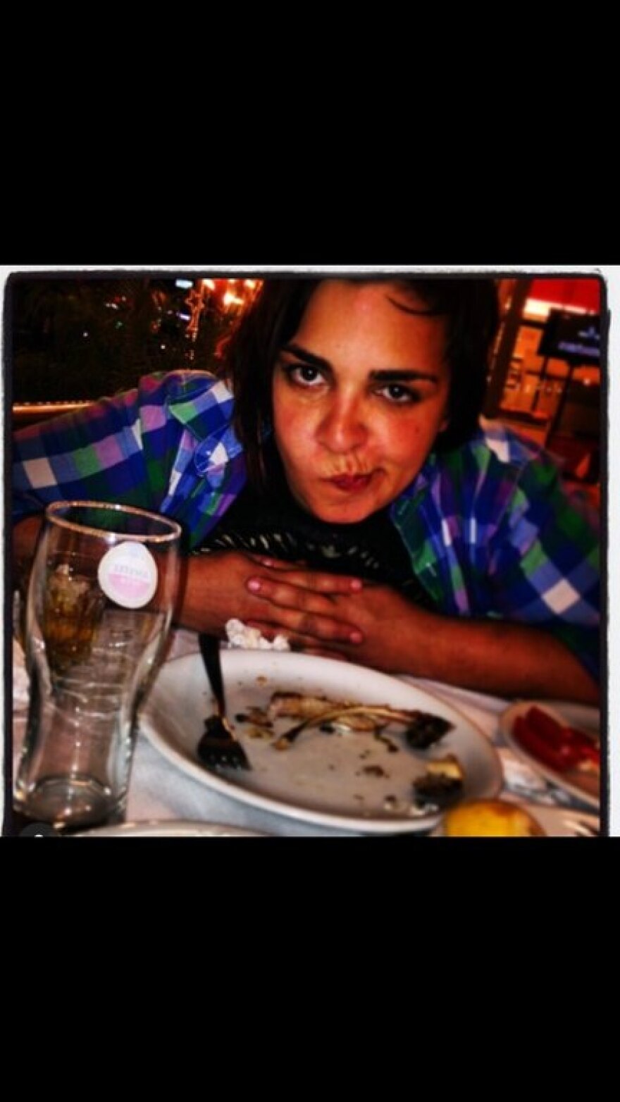 MasterChef: Viral οι φωτογραφίες της vegan Ντέμης που τρώει ψάρι και παϊδάκια 