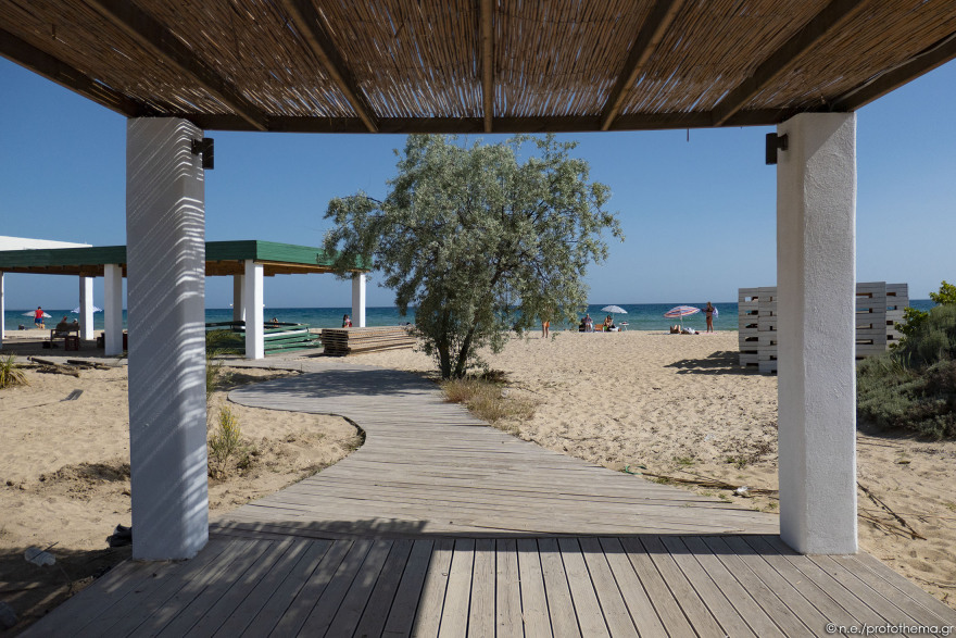 Θεσσαλονίκη: «Βούλιαξε» από κόσμο η παραλία της Επανομής - Δείτε φωτογραφίες