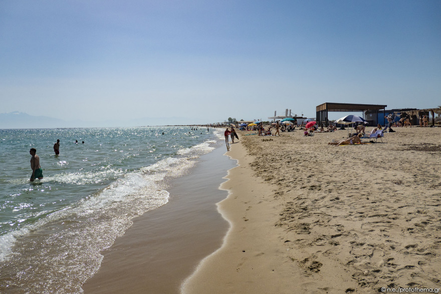 Θεσσαλονίκη: «Βούλιαξε» από κόσμο η παραλία της Επανομής - Δείτε φωτογραφίες