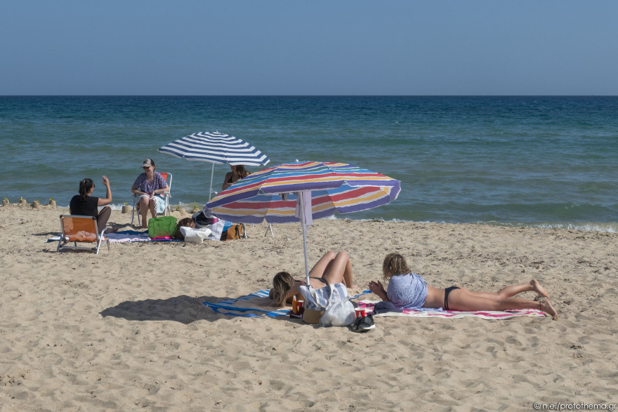 Θεσσαλονίκη: «Βούλιαξε» από κόσμο η παραλία της Επανομής - Δείτε φωτογραφίες
