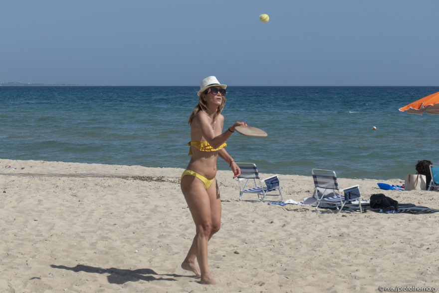 Θεσσαλονίκη: «Βούλιαξε» από κόσμο η παραλία της Επανομής - Δείτε φωτογραφίες