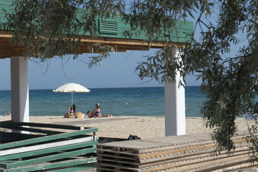 Θεσσαλονίκη: «Βούλιαξε» από κόσμο η παραλία της Επανομής - Δείτε φωτογραφίες