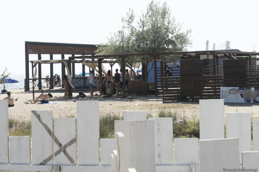 Θεσσαλονίκη: «Βούλιαξε» από κόσμο η παραλία της Επανομής - Δείτε φωτογραφίες