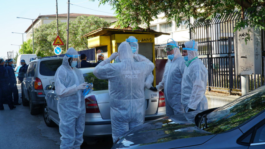 Λάρισα-Κορωνοϊός: Από κηδεία η νέα «έκρηξη» κρουσμάτων στον οικισμό των Ρομά