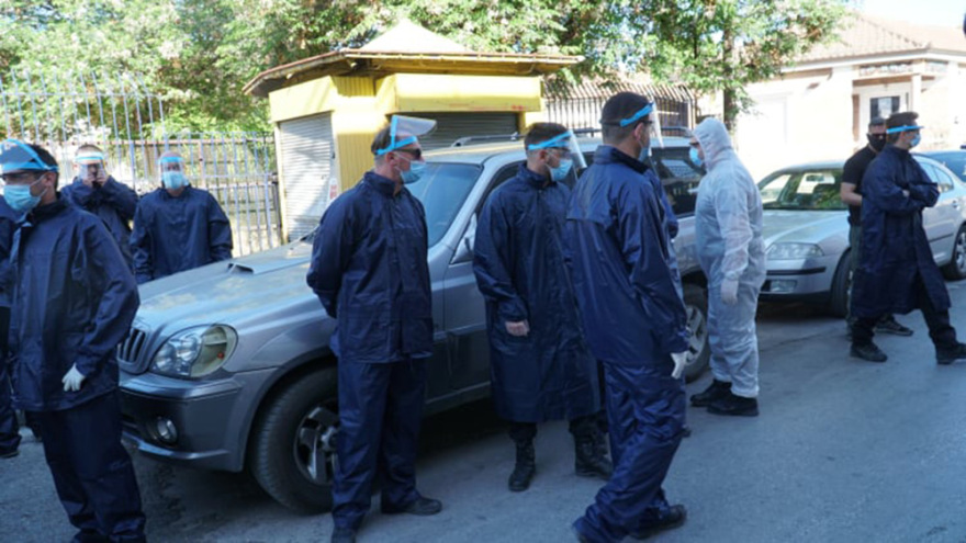 Λάρισα-Κορωνοϊός: Από κηδεία η νέα «έκρηξη» κρουσμάτων στον οικισμό των Ρομά