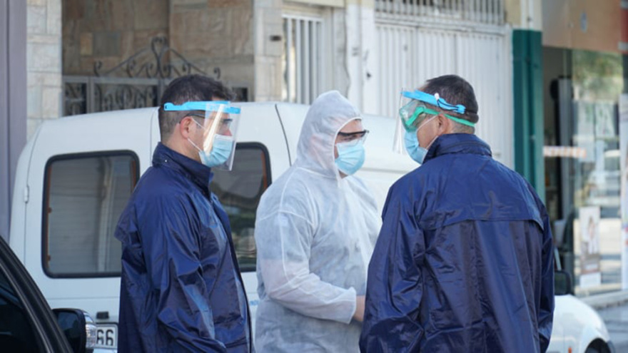 Λάρισα-Κορωνοϊός: Από κηδεία η νέα «έκρηξη» κρουσμάτων στον οικισμό των Ρομά