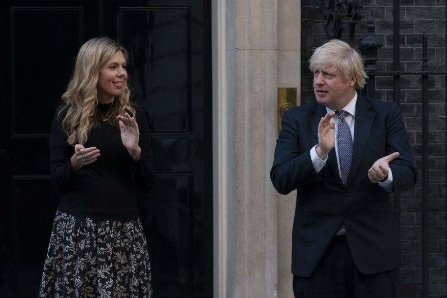 Φωτογραφίες: Οι Βρετανοί χειροκροτούν τους νοσηλευτές για 8η συνεχόμενη εβδομάδα 