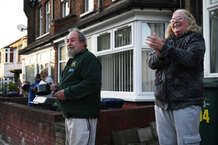 Φωτογραφίες: Οι Βρετανοί χειροκροτούν τους νοσηλευτές για 8η συνεχόμενη εβδομάδα 
