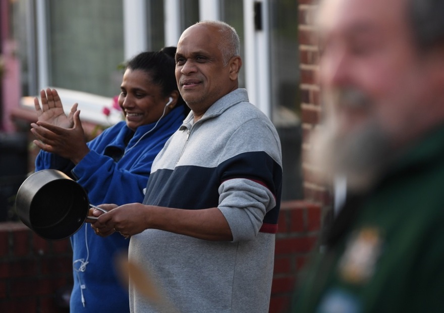 Φωτογραφίες: Οι Βρετανοί χειροκροτούν τους νοσηλευτές για 8η συνεχόμενη εβδομάδα 