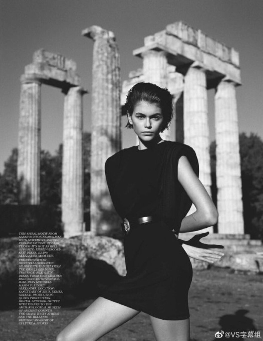 Κάια Γκέρμπερ: Η κόρη της Σίντι Κρόφορντ φωτογραφίζεται ως σύγχρονη  Ελληνίδα Θεά στην Αρχαία Κόρινθο