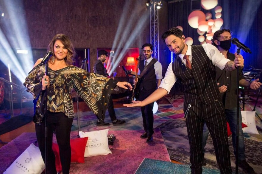 MEGA: Στο σπίτι με τις «Μέλιsses» - Backstage φωτογραφίες από το μεγάλο πάρτι 