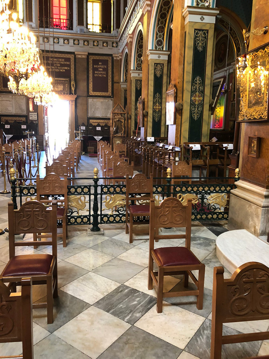 Σύρος - Ιερός Ναός Αγίου Νικολάου: Με θερμική κάμερα η είσοδος ιερέων και πιστών - Δείτε φωτογραφίες