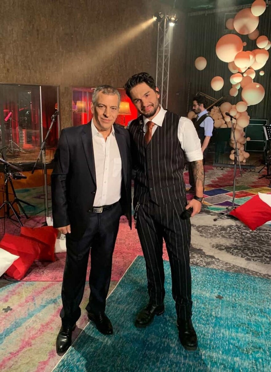 MEGA: Στο σπίτι με τις «Μέλιsses» - Backstage φωτογραφίες από το μεγάλο πάρτι 