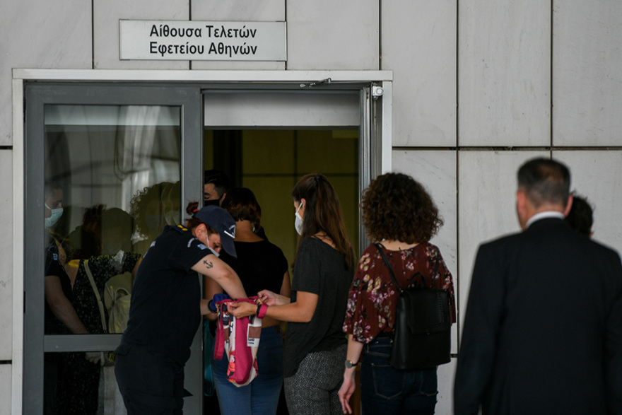 Δίκη Τοπαλούδη: Ισόβια και 15 χρόνια κάθειρξη για τους δύο κατηγορούμενους 