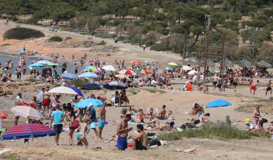 Καύσωνας προ των πυλών: Γεμάτες οι παραλίες από το πρωί στον Άλιμο - Δείτε φωτογραφίες και βίντεο