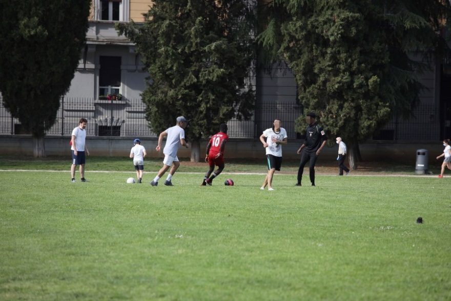 Ο κόσμος επιστρέφει σε παραλίες και πάρκα σε Ευρώπη και ΗΠΑ (φωτογραφίες)