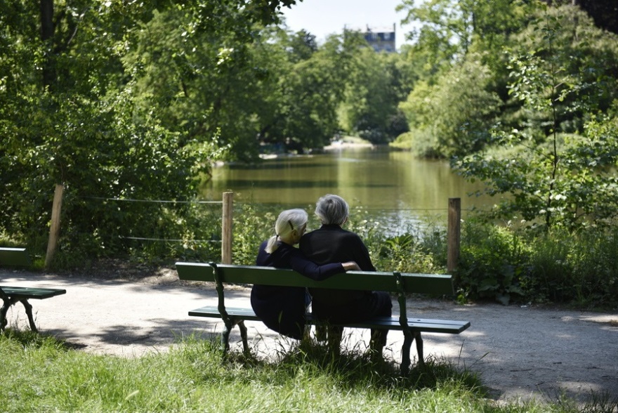 Ο κόσμος επιστρέφει σε παραλίες και πάρκα σε Ευρώπη και ΗΠΑ (φωτογραφίες)
