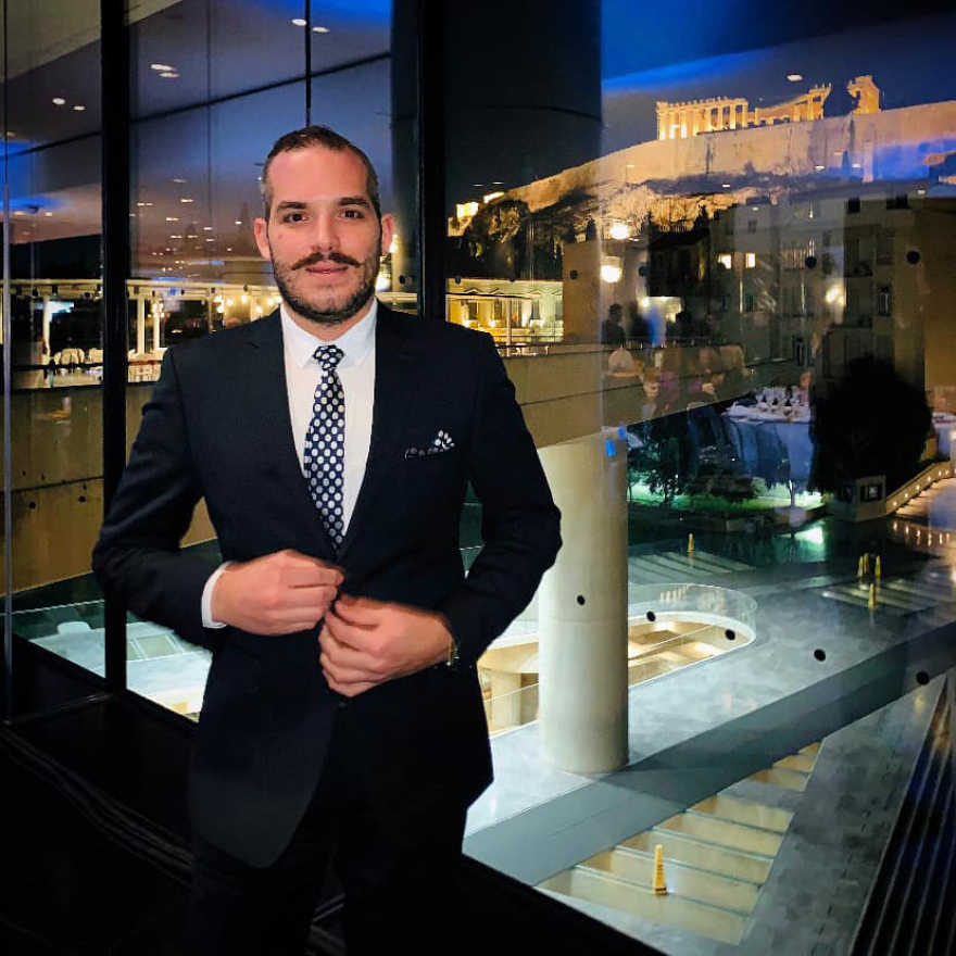 Αναστάσης Δαφνής: Πώς έφυγε στα 30 του χρόνια ο γελαστός δημοσιογράφος 