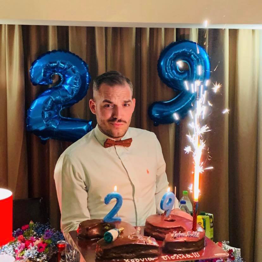 Αναστάσης Δαφνής: Πώς έφυγε στα 30 του χρόνια ο γελαστός δημοσιογράφος 