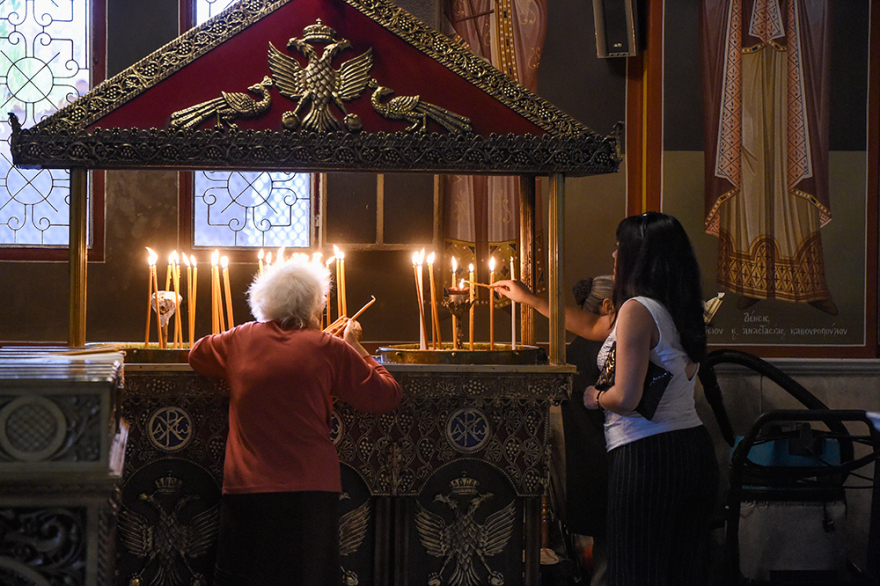 Άρση μέτρων: Ανοίγουν οι εκκλησίες με αποστάσεις, αντισηπτικά και διπλές λειτουργίες