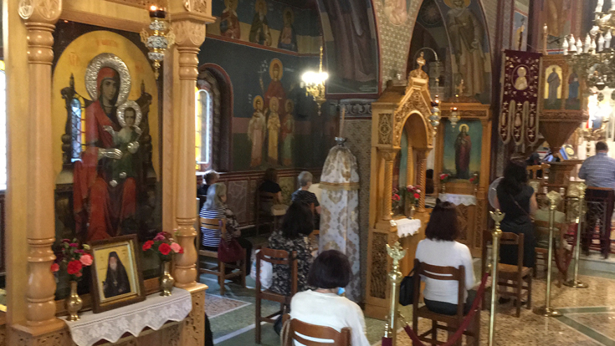 Άρση μέτρων: Άνοιξαν οι εκκλησίες  - Με βιντεοπροβολές οι λειτουργίες, σε σακουλάκια το αντίδωρο 