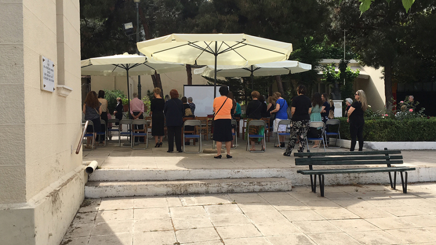 Άρση μέτρων: Άνοιξαν οι εκκλησίες  - Με βιντεοπροβολές οι λειτουργίες, σε σακουλάκια το αντίδωρο 