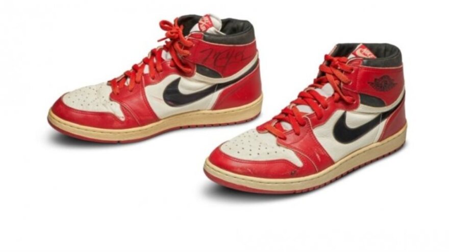 Ο Μάικλ Τζόρνταν πουλάει ακόμα: Φορεμένα, υπογεγραμμένα «Air Jordan»... έπιασαν 560.000 δολάρια σε δημοπρασία!
