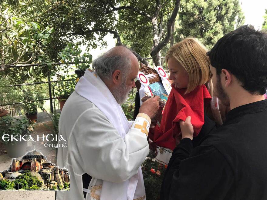 Άρση μέτρων: H Ραχήλ Μακρή κοινώνησε στον Λυκαβηττό