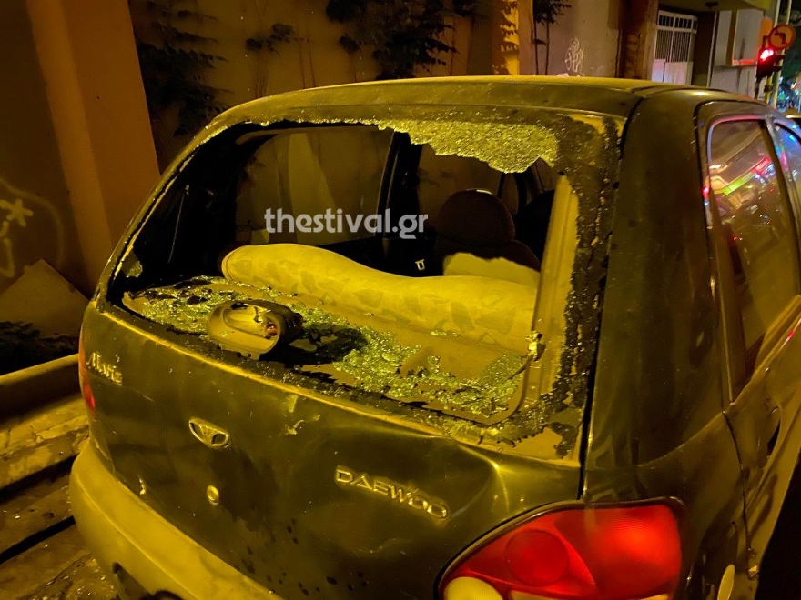 Καταδρομική επίθεση αντιεξουσιαστών - Επεισόδια και μολότοφ στη Θεσσαλονίκη