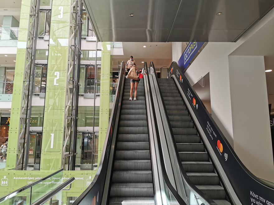 Εμπορικά κέντρα: Διστακτικός ο κόσμος στο άνοιγμα - Αυστηρή η τήρηση των μέτρων