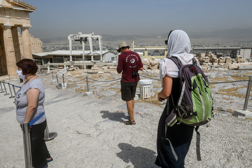 Ακρόπολη: Άνοιξε μετά από δύο μήνες - Θέμα στα ΜΜΕ όλου του πλανήτη 