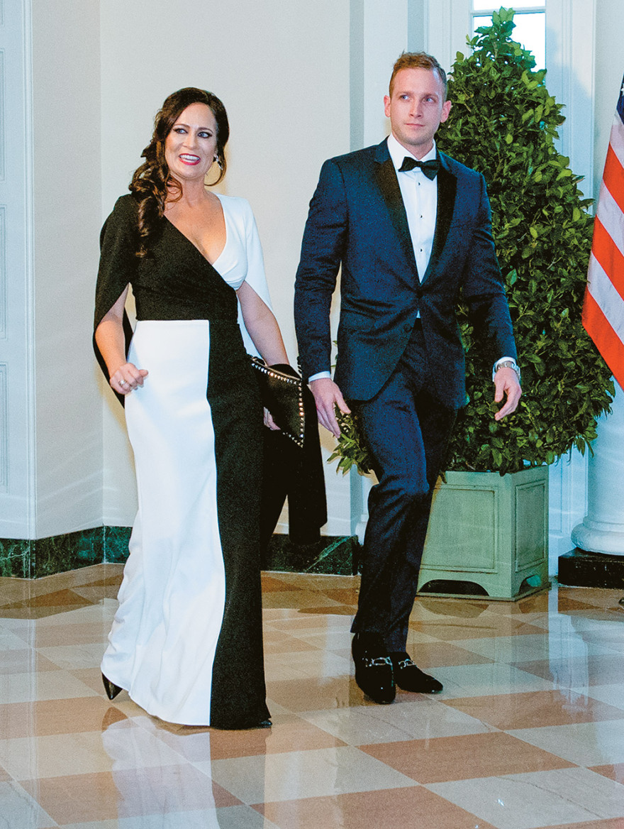 Ντόναλντ Τραμπ: Γιατί κάνει «πασαρέλα» τον Λευκό Οίκο και επιλέγει μοντέλα για εκπροσώπους;