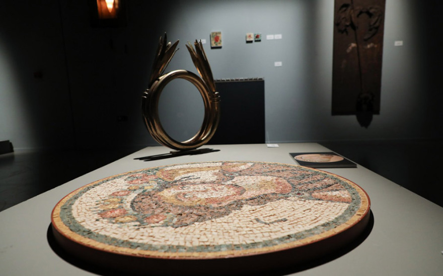 Δωρεάν εικονική περιήγηση στην έκθεση «ΔΙΑΧΡΟΝΙΕΣ» από το Ίδρυμα Μείζονος Ελληνισμού