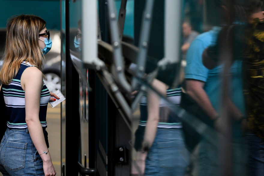 Άρση μέτρων: Άνοιξαν και πάλι τα ΚΤΕΛ - Με το 50% των επιβατών τα δρομολόγια
