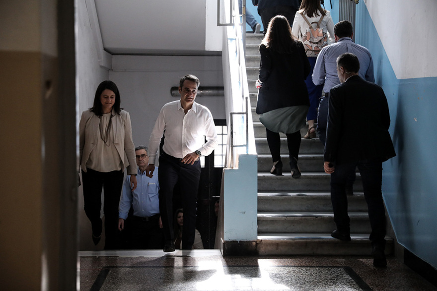 Σε γυμνάσιο στο Παγκράτι ο Μητσοτάκης: «Περάσατε όλοι με άριστα τις εξετάσεις υπευθυνότητας»