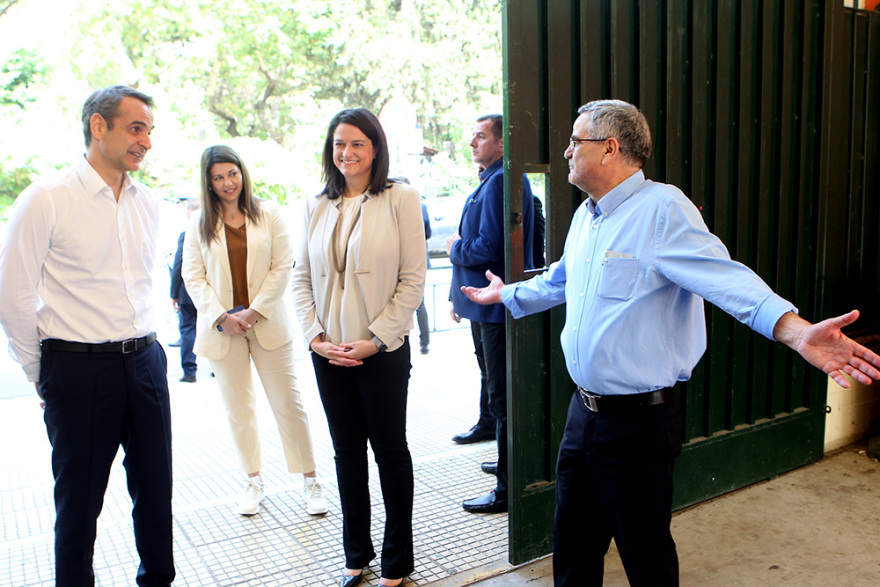 Σε γυμνάσιο στο Παγκράτι ο Μητσοτάκης: «Περάσατε όλοι με άριστα τις εξετάσεις υπευθυνότητας»