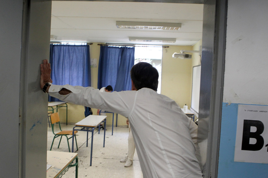 Σε γυμνάσιο στο Παγκράτι ο Μητσοτάκης: «Περάσατε όλοι με άριστα τις εξετάσεις υπευθυνότητας»