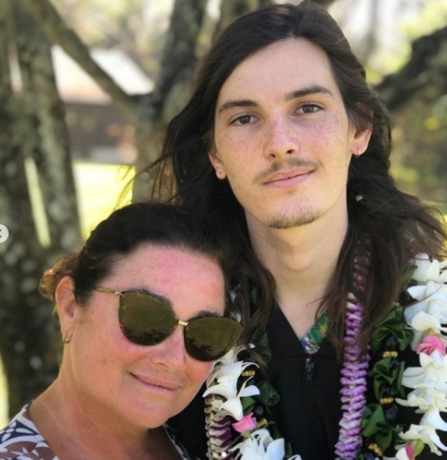 Περήφανος πατέρας ο Pierce Brosnan: Αποφοίτησε ο γιος του Dylan 