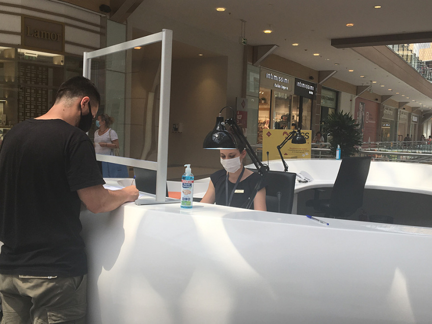 Άρση των μέτρων: Πώς υποδέχτηκαν το άνοιγμα των εμπορικών κέντρων υπάλληλοι και πελάτες